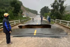 Hố tử thần xuất hiện giữa cầu Ca Da ở Đà Nẵng