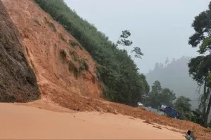 Hàng loạt điểm ở miền núi Đà Nẵng sạt lở, ngập lụt, có nơi đã bị cô lập