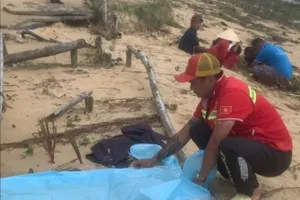 Đau xót phát hiện tử thi trẻ sơ sinh trôi dạt vào bờ biển