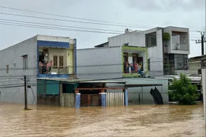 Thủ tướng: Khẩn cấp hỗ trợ các địa phương miền Trung khắc phục hậu quả mưa lũ