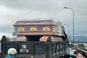 Sự thật nhiều xe chở quan tài đến rốn lũ Hòa Thịnh ở Đắk Lắk