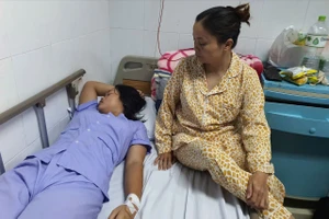 Vụ nữ sinh bị đánh hội đồng: Người mẹ đau xót, chết lặng khi xem clip