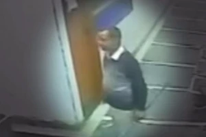 Cựu sĩ quan Ấn Độ dùng gậy sắt đánh chết 6 người