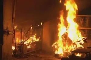 Chồng tẩm xăng đốt vợ đang mang bầu