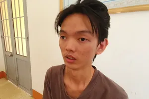 Vào nhà người yêu cũ trộm iPhone, nhẫn kim cương 