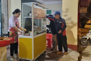 Bánh mì thịt chỉ có giá 2.000 đồng trên phố núi Buôn Ma Thuột