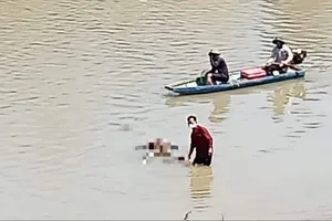 Phát hiện thi thể nam trên sông với hai hình xăm bí ẩn