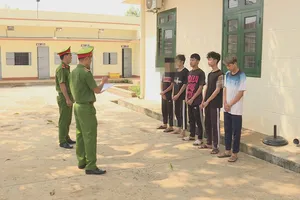 Tạm giam nhóm thanh thiếu niên hiếp dâm bé gái 12 tuổi