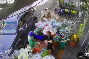 Thót tim với clip ô tô không người lái tự trôi xuống dốc