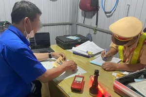 Tài xế xe buýt vi phạm nồng độ cồn khi đang chở khách