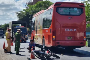 Xe khách vượt sai quy định làm 2 học sinh ở Đắk Lắk tử vong