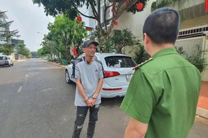 Bắt giữ đối tượng chuyên đập phá kính ô tô để trộm cắp