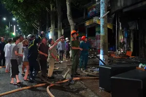 Cháy quán cơm gà, chủ nhà kịp thoát ra ngoài