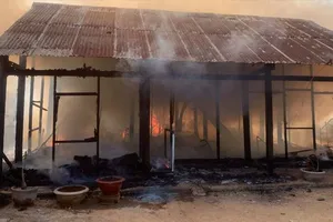 Lửa thiêu rụi nhà một cán bộ xã 