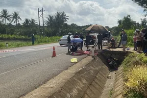 Đắk Lắk: Xe máy lao xuống mương nước, 2 người tử vong