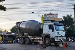 Nạn nhân tử vong do va chạm xe chở bê tông ở Đắk Lắk là hai mẹ con