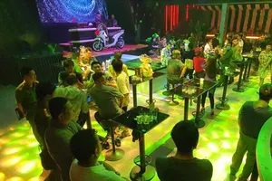Hàng chục nam nữ thanh niên phê ma túy trong quán bar ở ở Đắk Lắk