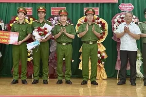 Bắt quả tang hai vợ chồng mua 1 bánh heroin về bán kiếm lời 