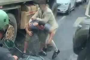 Công an lấy lời khai chú rể đánh tài xế trên đường đi rước dâu