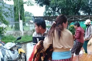 Đi tắm mưa với bạn, bé trai bị nước cuốn tử vong 