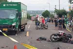 Xe giao hàng va chạm xe máy, vợ chồng cụ ông tử vong 