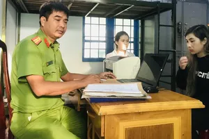 Một phụ nữ từ nước ngoài về, vừa xuống sân bay Tân Sơn Nhất bị công an bắt 