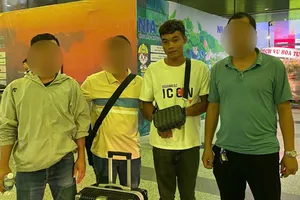 Vừa nhập cảnh về sân bay Nội Bài, nam thanh niên bị bắt