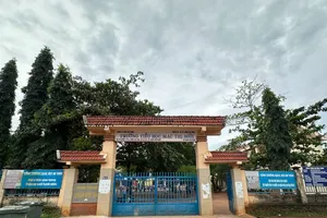 Làm rõ trách nhiệm vụ trường không mua bảo hiểm y tế cho học sinh 