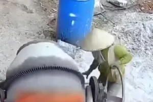 Máy trộn hồ rò điện làm 1 phụ nữ bị điện giật tử vong