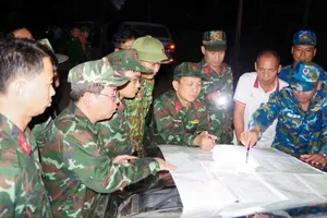 Hàng ngàn người băng rừng vượt suối tìm kiếm máy bay rơi ở Đắk Lắk