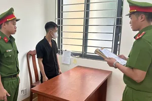 Nhân viên giao hàng chiếm đoạt tiền của công ty bị khởi tố tội tham ô