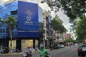 Đóng tiền trồng răng xong thì phòng khám nha khoa đóng cửa