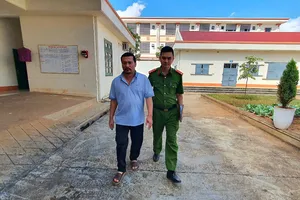 Cho khách thuê phòng karaoke để 'bay, lắc', chủ quán bị khởi tố