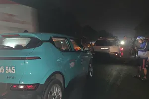 Tai nạn liên hoàn trên quốc lộ, nạn nhân bị hất văng lên nắp capo