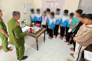 Trẻ em từ lành lặn trở thành tàn tật vì tai nạn pháo nổ: Cần xã hội chung tay