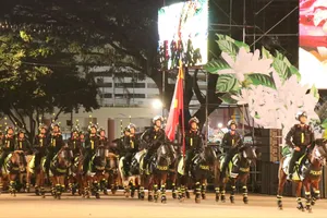 Cảnh sát cơ động Bộ Công an biểu diễn kỵ binh tại TP Buôn Ma Thuột