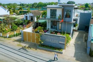 Đoàn kiểm tra đã gửi các mẫu liên quan đến kẹo rau củ Kera đi kiểm định chất lượng