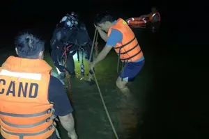 7 học sinh đi tắm thác, 1 em tử vong