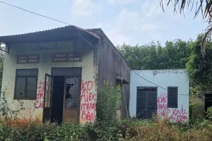 Mất tiền, mất sổ hồng vì sập bẫy 'cò' đất