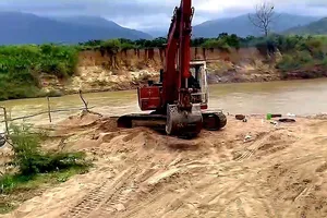 Công an xác minh những người liên quan đến 8 điểm khai thác cát lậu