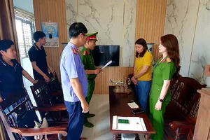 Tin lời kẻ lừa đảo nên thế chấp nhà, vay mượn khắp nơi để 'xin' vào ngành công an