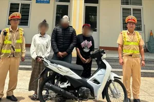 Xử lý thanh niên chở theo bạn gái, rồi bốc đầu xe trên đường 