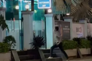 Người đập biển báo giao thông lại ném đá trụ ATM tại Buôn Ma Thuột