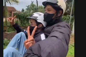 Xác minh clip chạy xe máy bằng chân đăng trên Facebook 'Cậu Cả'