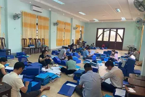 Đắk Lắk: Cán bộ tăng ca, làm cả ngày nghỉ để sắp xếp hồ sơ trước khi bỏ cấp huyện