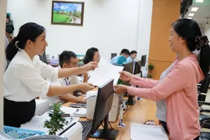 Đắk Lắk: Người đến làm thủ tục đông nhưng thủ tục thông suốt