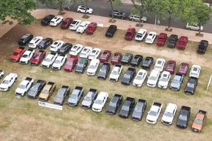 Vỉa hè, khu đất trống ở Buôn Ma Thuột bị chiếm dụng để bày bán xe ô tô