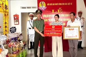 Trao Bằng Tổ quốc ghi công cho liệt sỹ Nguyễn Đông Cánh 