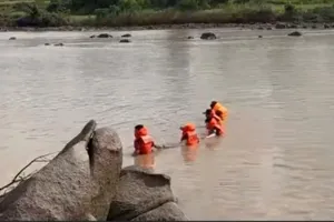 3 học sinh rủ nhau tắm sông bị nước cuốn trôi, chỉ 1 em được cứu 