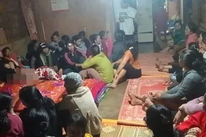 Cắm sạc xe đạp điện, 1 thiếu niên bị điện giật tử vong